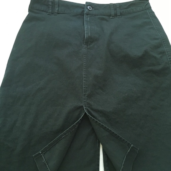 Black sz 8 Gap mini skirt with front and back vents - Picture 5 of 6